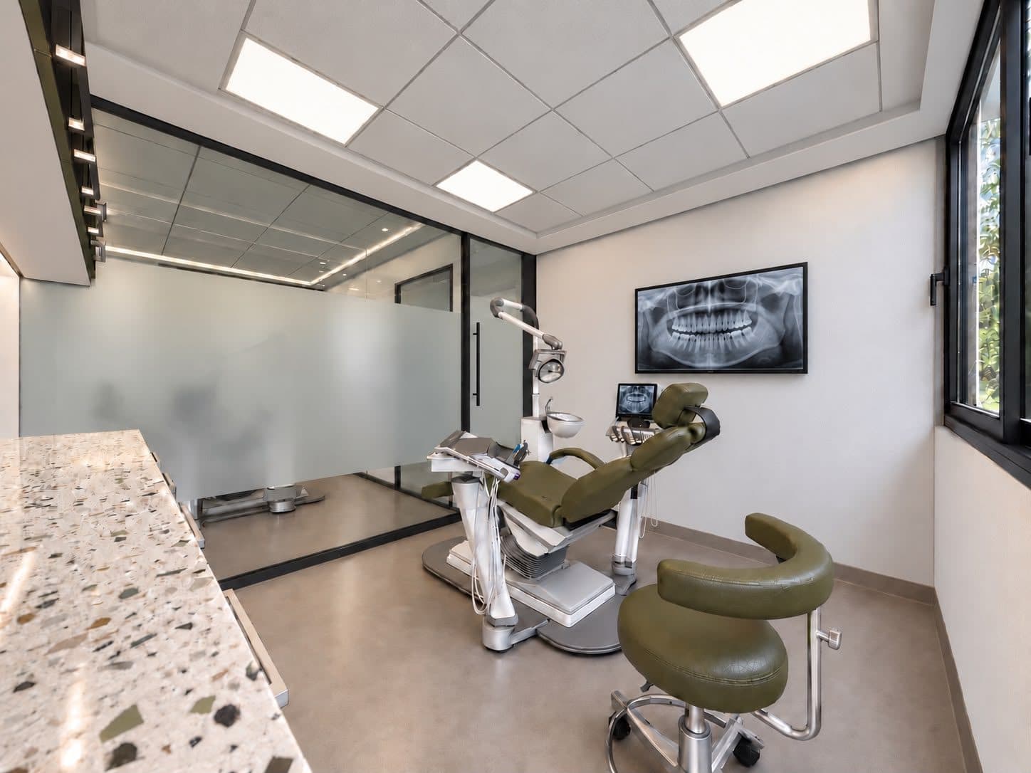 Salle de soins lumineuse