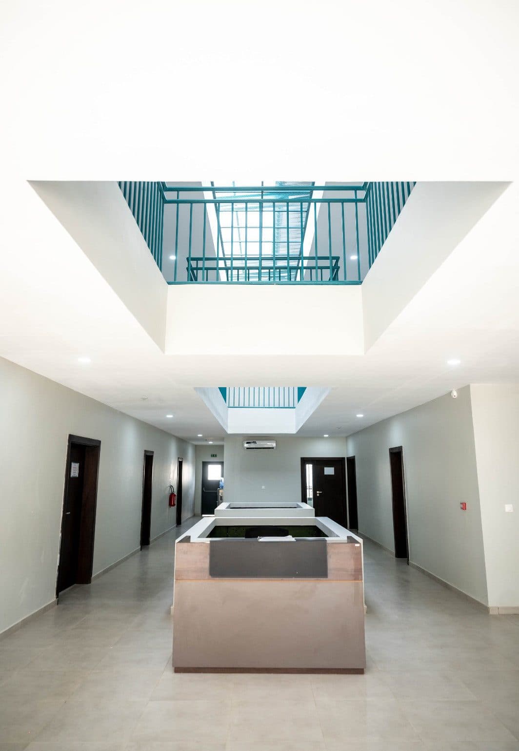 Hall d’accueil sous un puits de lumière