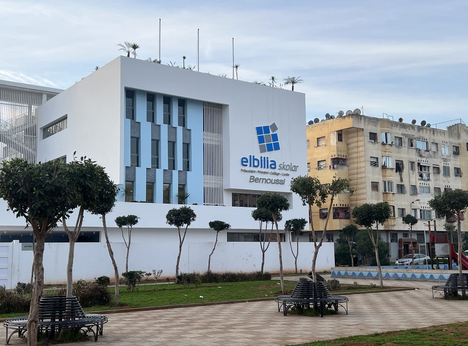 Façade de l’école Elbilia Skolar dans le quartier Al Azhar